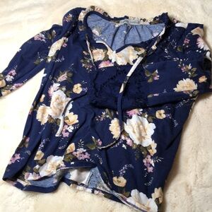 Floral along Sleeved Top